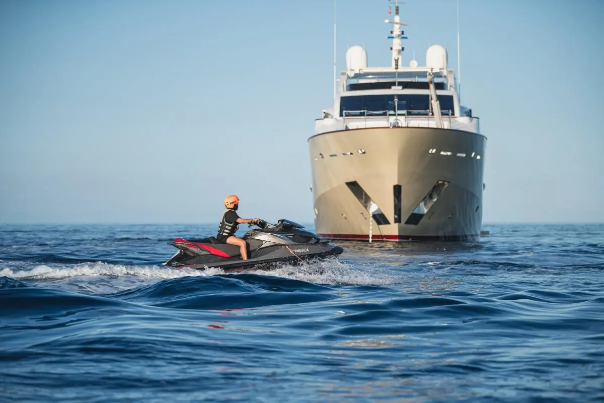 150ft Astondoa Yacht — photo 5 of 8