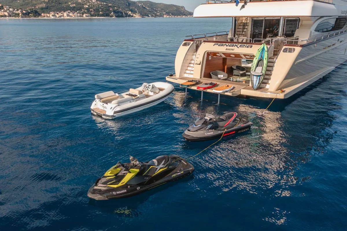 150ft Astondoa Yacht — photo 7 of 8