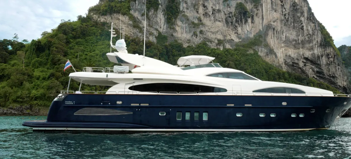 102ft Astondoa — photo 3 of 8