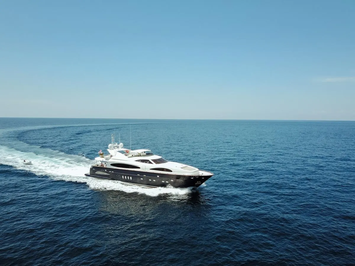 102ft Astondoa — photo 8 of 8