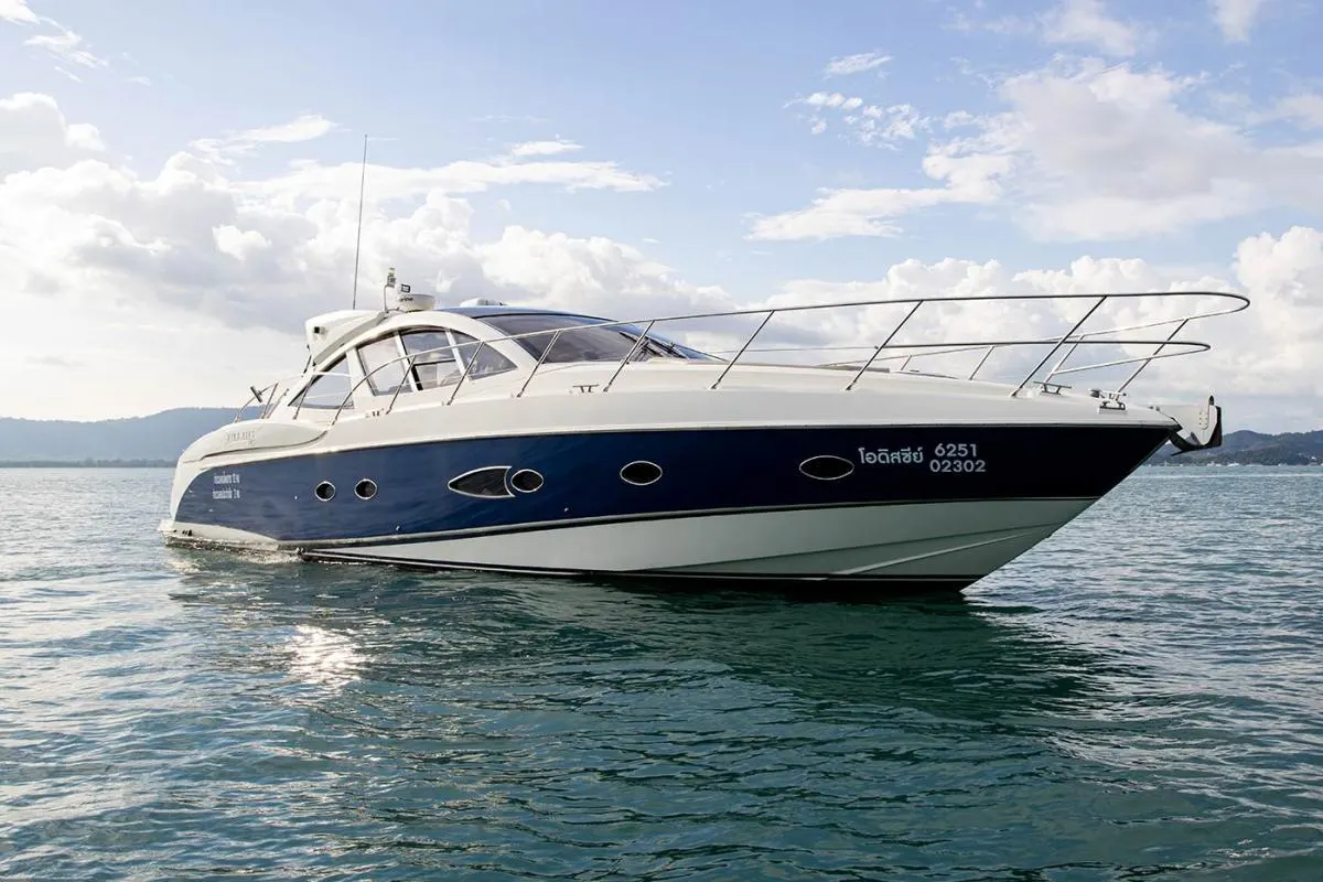 Azimut 50ft — Azimut yacht charter, main view