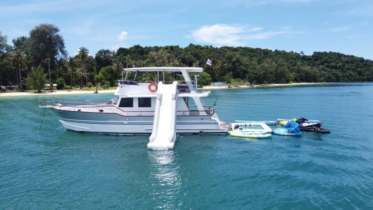 Grand Banks 53ft — photo 2 of 8