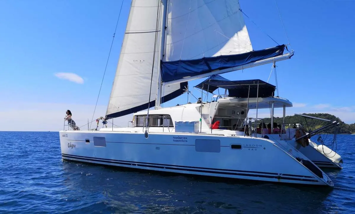 Lagoon 44ft (B) — photo 2 of 8