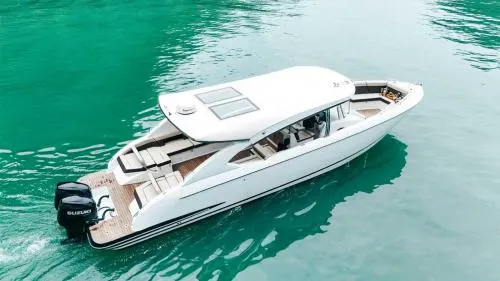 Luxury Sport Cruiser 42ft — photo 2 of 8