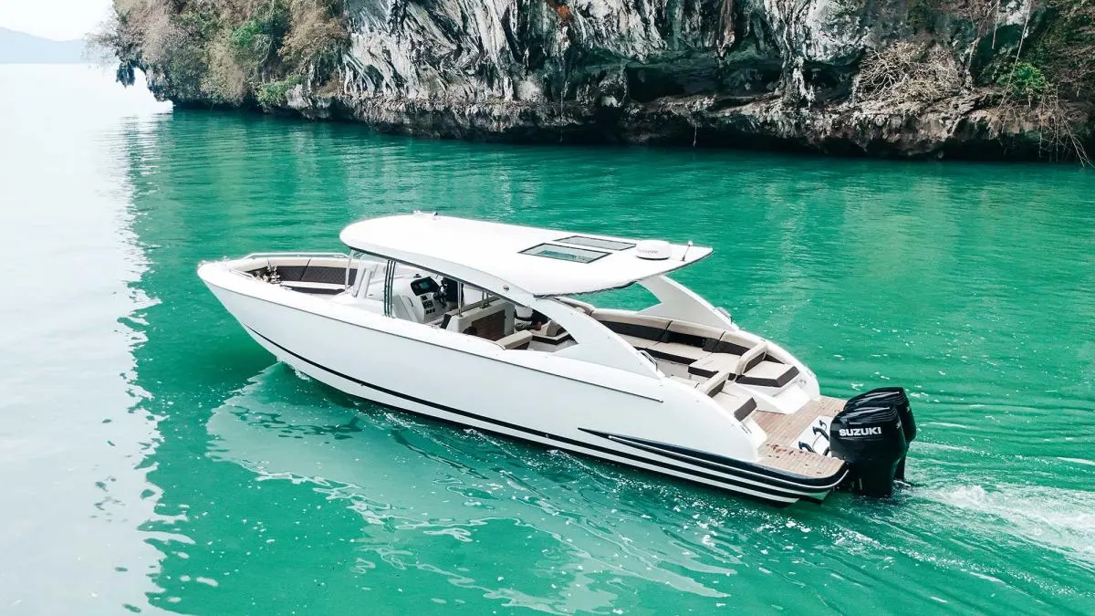 Luxury Sport Cruiser 42ft — photo 5 of 8