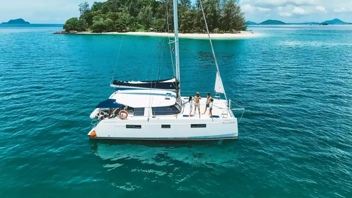 Nautitech 40ft — Catamaran yacht charter, main view