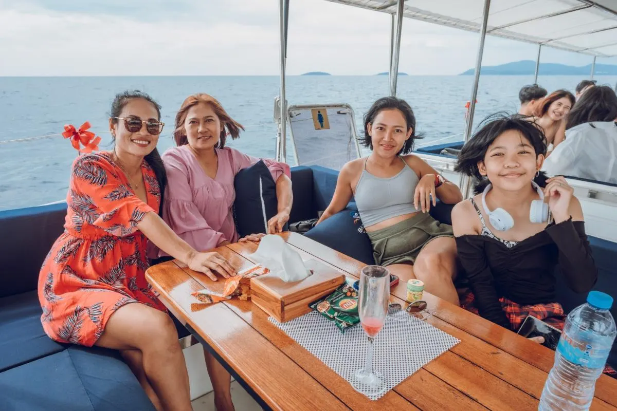 Party Catamaran 75ft — photo 6 of 8