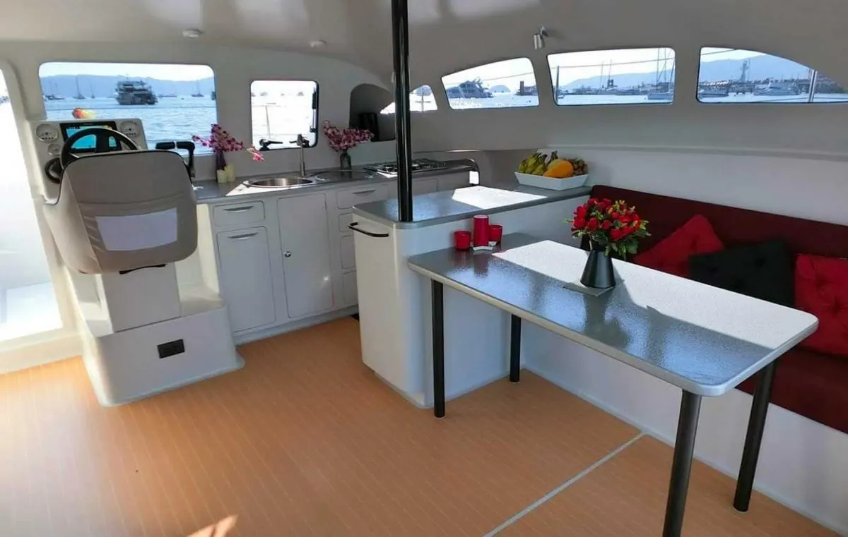 Power Catamaran 36ft — photo 6 of 8