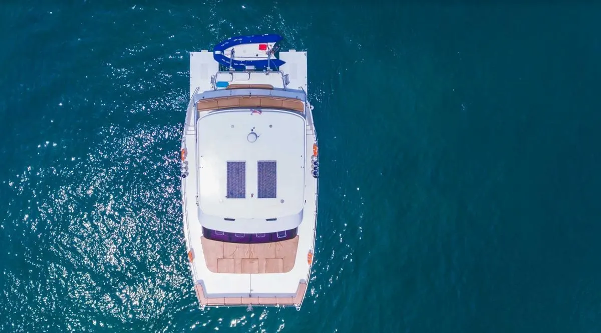 Power Catamaran 46ft — photo 8 of 8