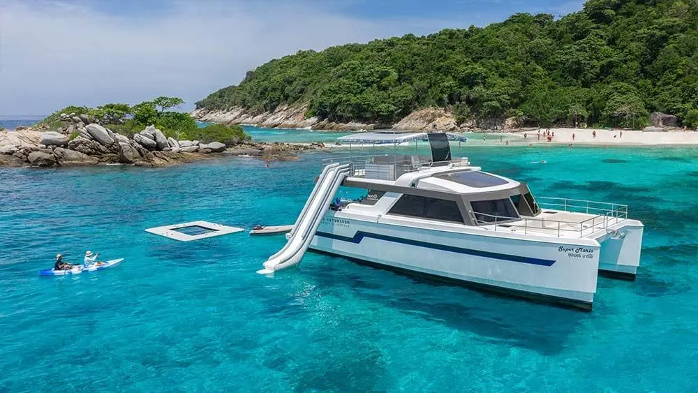 Power Catamaran 53ft — Power Catamaran yacht charter, main view