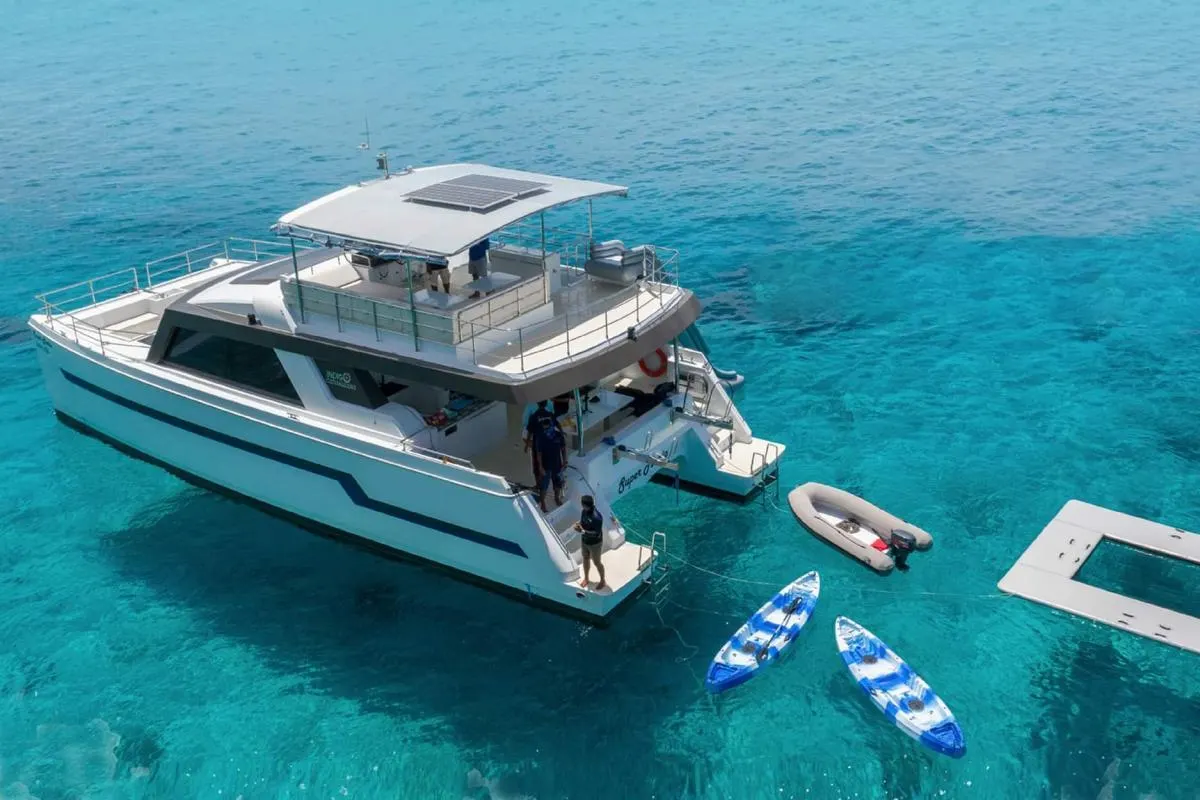 Power Catamaran 53ft — photo 6 of 8