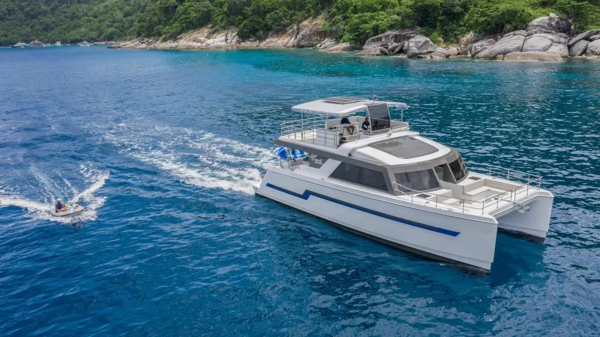 Power Catamaran 53ft — photo 7 of 8