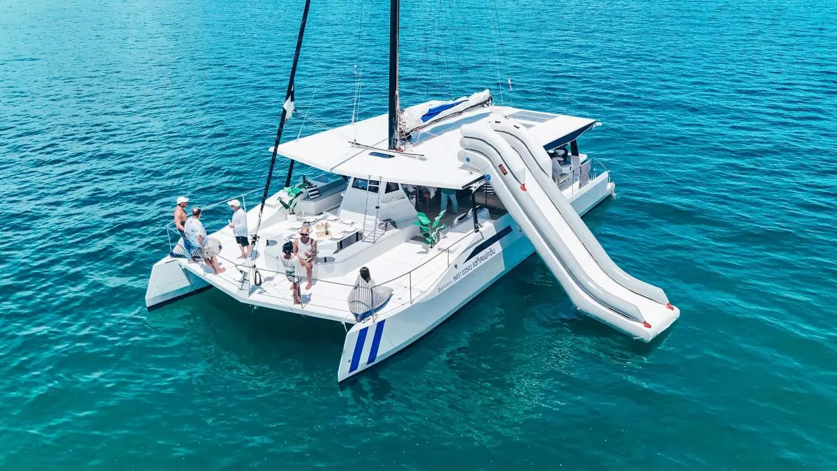 55ft Satisfaction — Catamaran yacht charter, main view