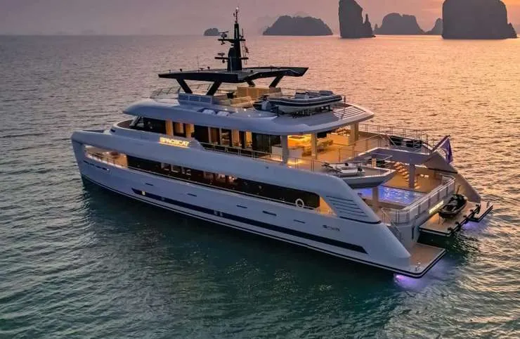 118ft Spacecat — Spacecat yacht charter, main view