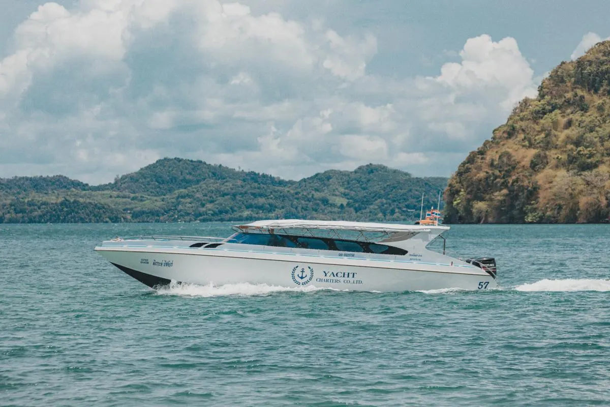 Speedboat 40ft — Speedboat yacht charter, main view