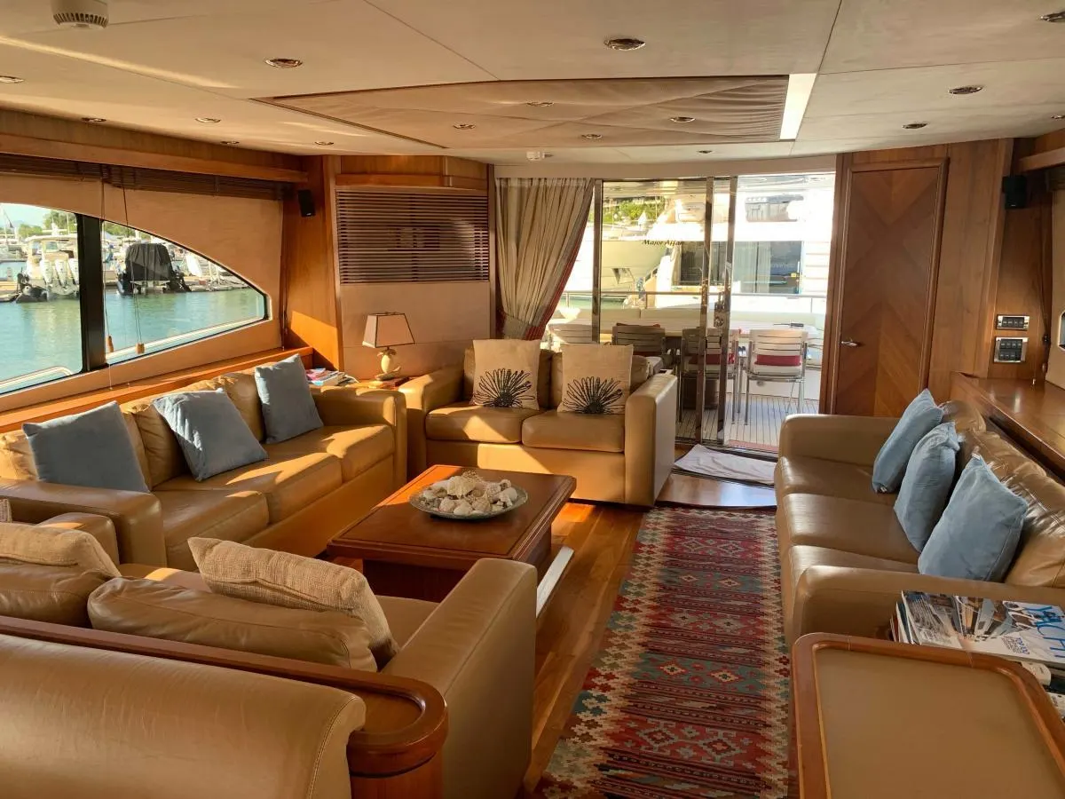 Sunseeker 90ft — photo 8 of 8